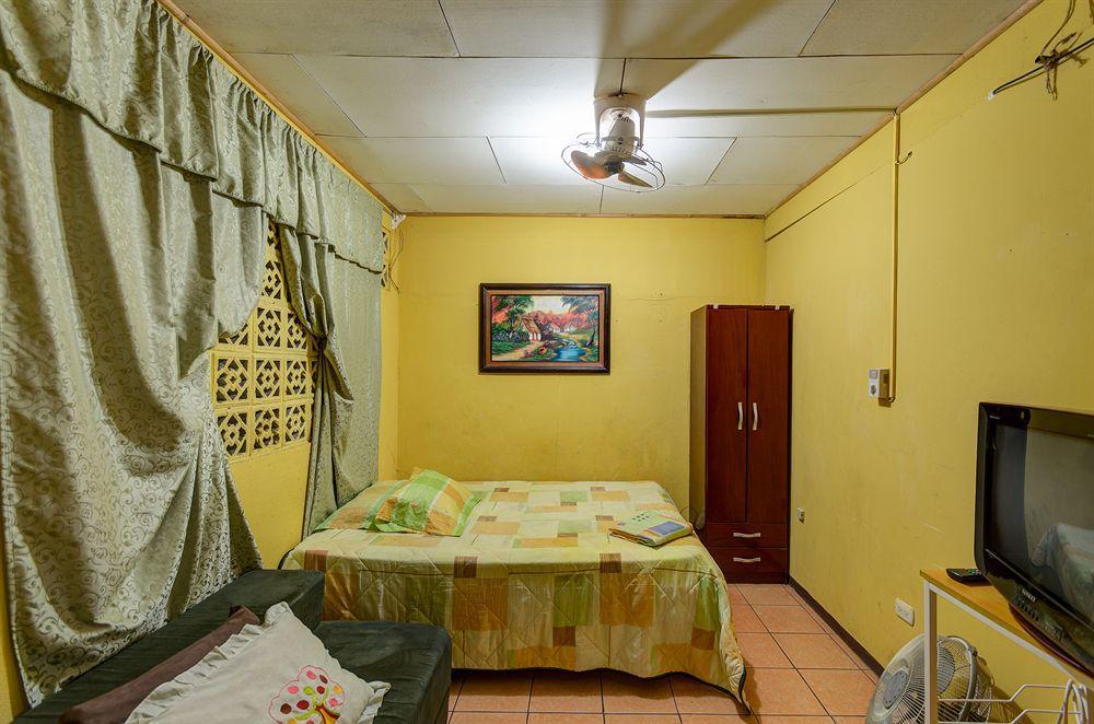 Cabinas Madeleine Puntarenas Buitenkant foto