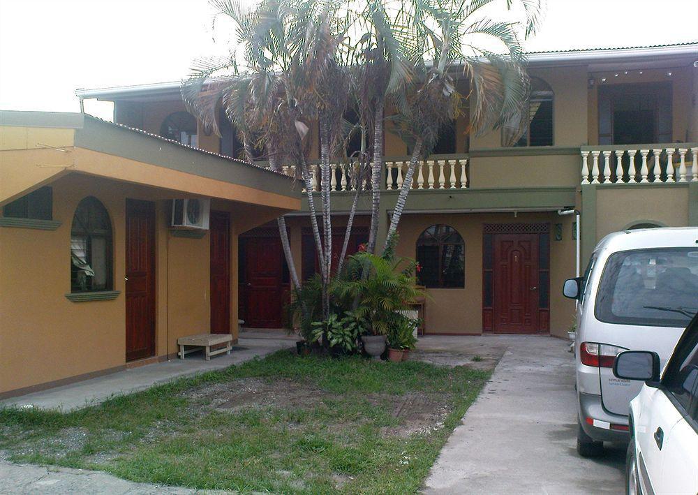 Cabinas Madeleine Puntarenas Buitenkant foto