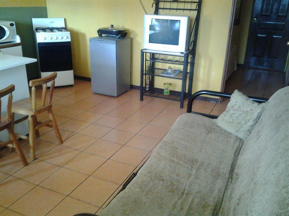 Cabinas Madeleine Puntarenas Buitenkant foto