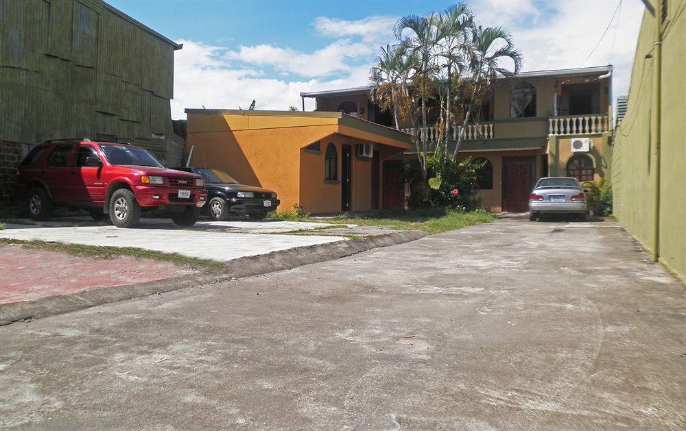 Cabinas Madeleine Puntarenas Buitenkant foto