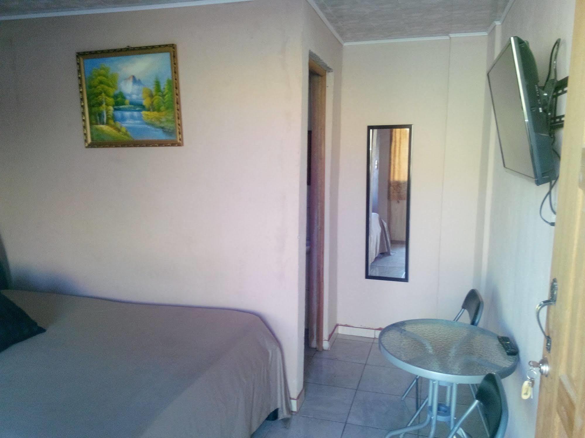 Cabinas Madeleine Puntarenas Buitenkant foto