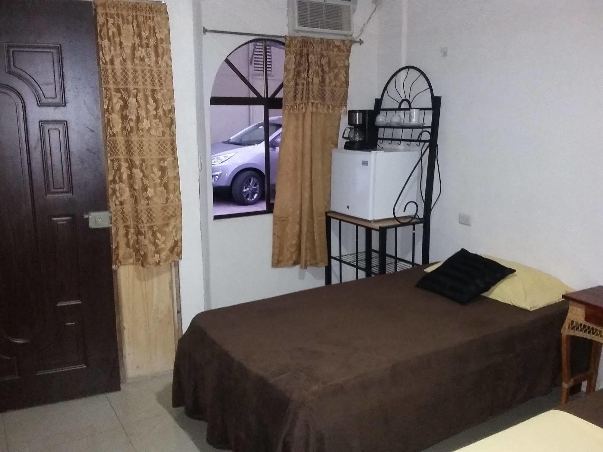 Cabinas Madeleine Puntarenas Buitenkant foto