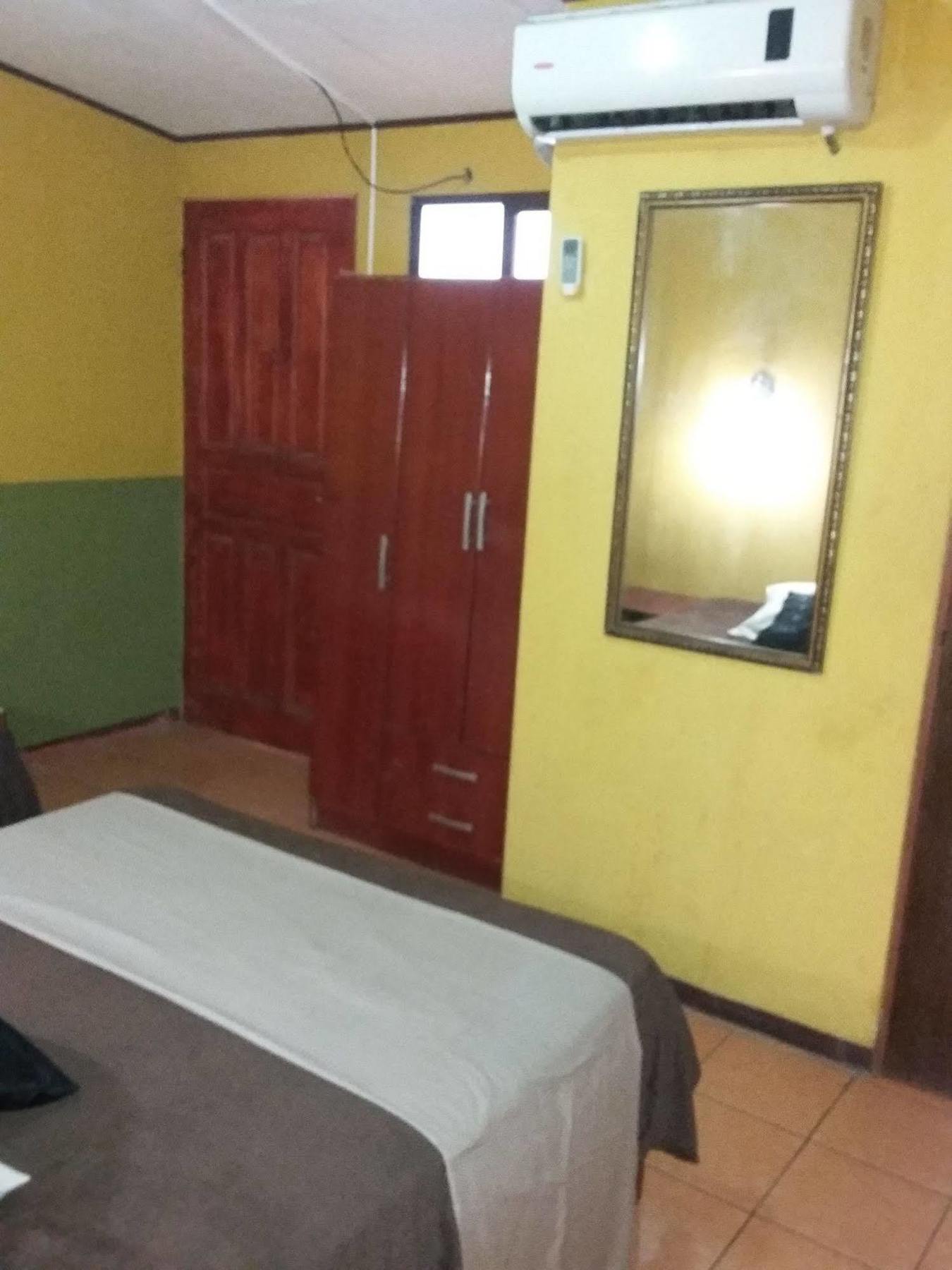 Cabinas Madeleine Puntarenas Buitenkant foto