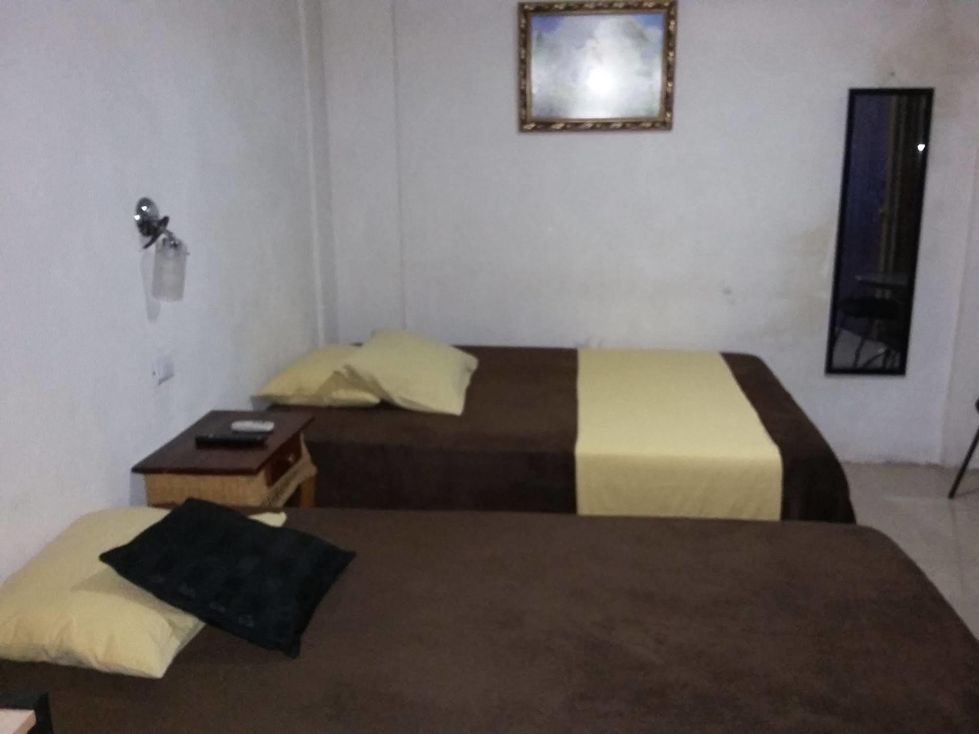 Cabinas Madeleine Puntarenas Buitenkant foto