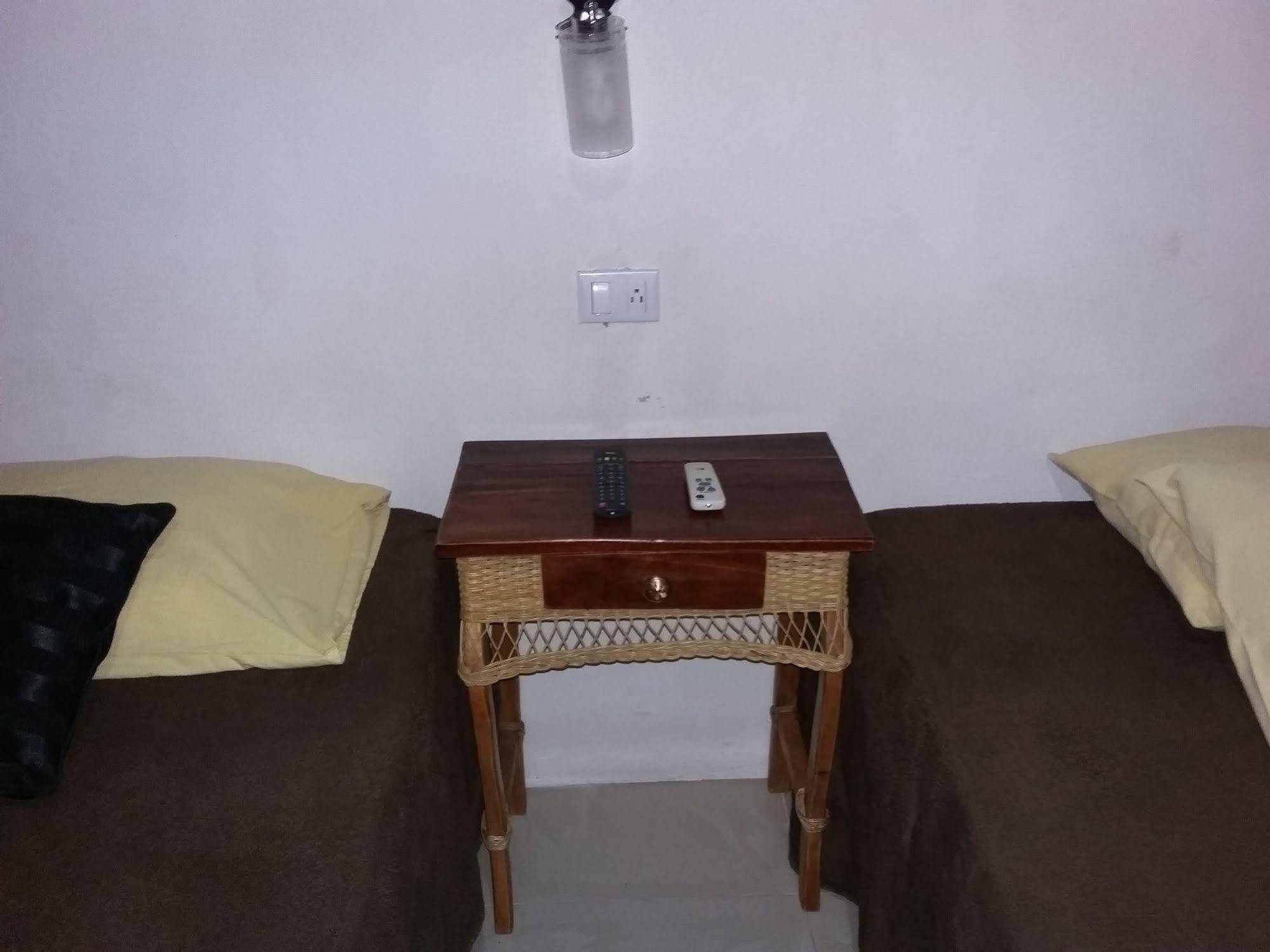 Cabinas Madeleine Puntarenas Buitenkant foto