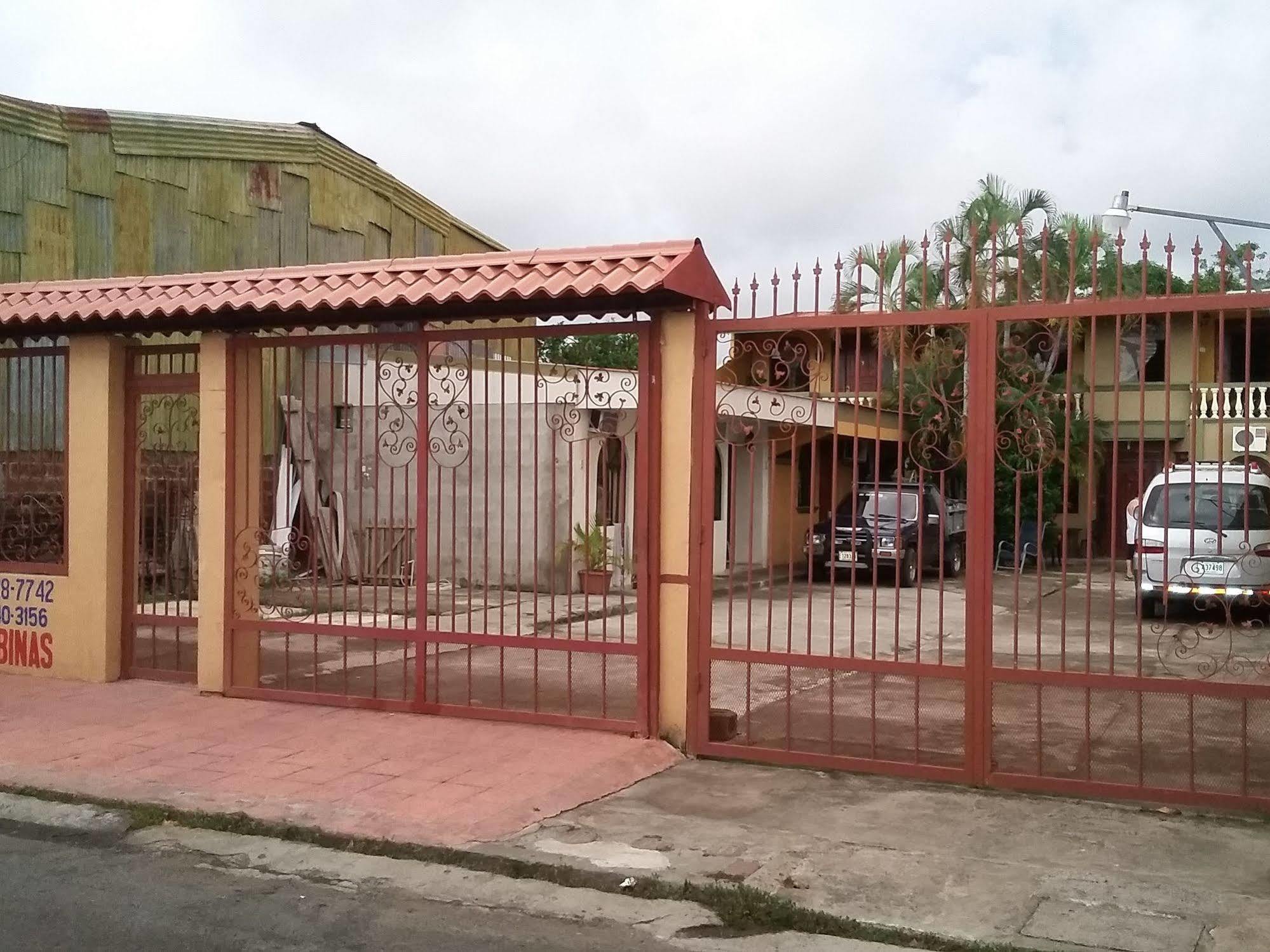 Cabinas Madeleine Puntarenas Buitenkant foto